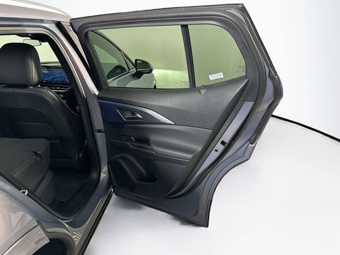 Used 2025 Chevrolet Equinox EV LT w/ Convenience Package image 31