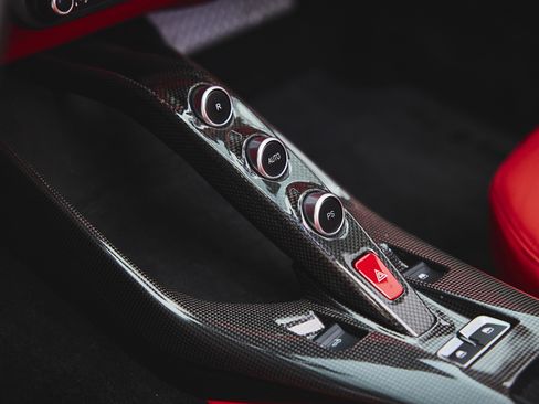 Used 2021 Ferrari 812 GTS image 24