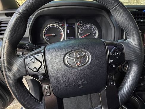 Used 2020 Toyota 4Runner TRD Off-Road Premium AWD/4WD image 15
