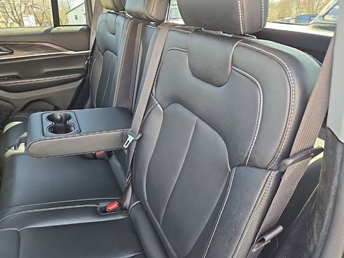 Certified 2023 Jeep Grand Cherokee Limited AWD/4WD image 14