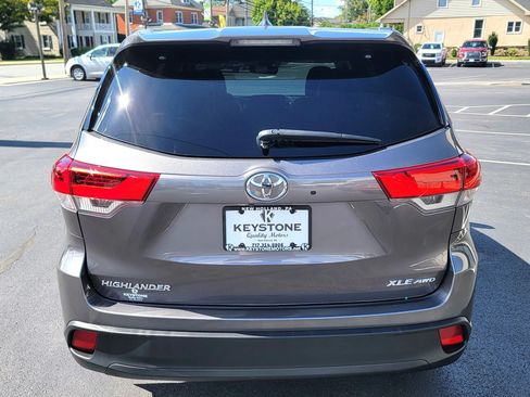 Used 2017 Toyota Highlander XLE AWD/4WD image 6