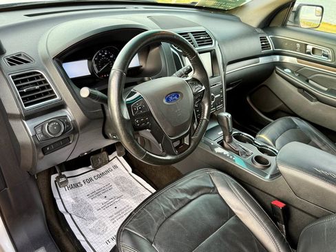Used 2016 Ford Explorer Limited FWD image 10