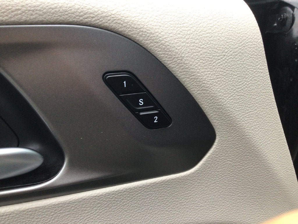 Used 2024 Chrysler Pacifica Limited FWD image 29