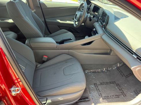 Used 2025 Hyundai Elantra Sport FWD image 13