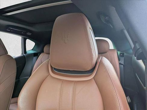Used 2017 Maserati Levante S AWD/4WD image 13