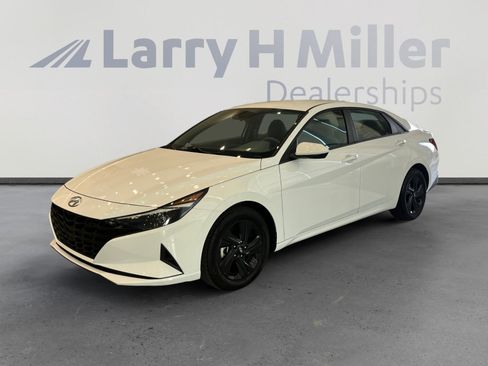 Used 2023 Hyundai Elantra SEL image 1