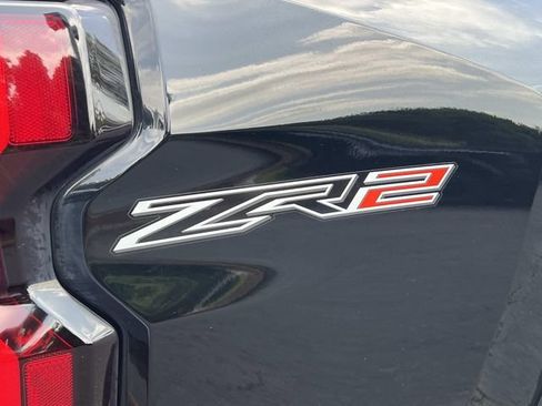 Used 2026 Chevrolet Colorado ZR2 w/ Technology Package AWD/4WD image 17