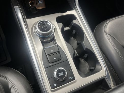 Used 2022 Ford Explorer XLT w/ Equipment Group 202A image 23