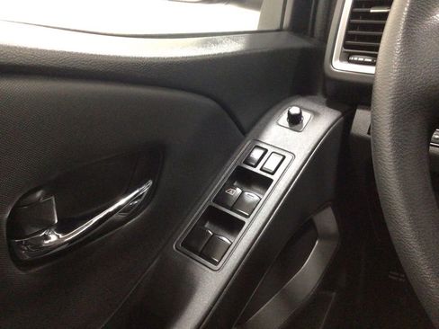 Used 2024 Nissan Frontier SV image 18