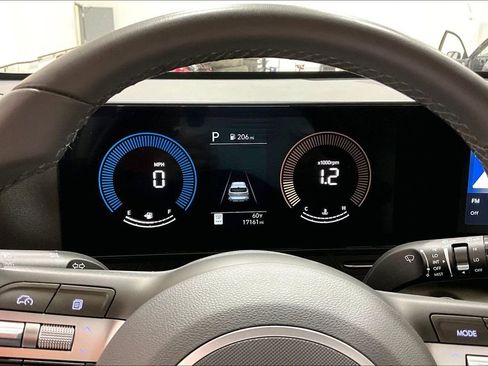 Used 2025 Hyundai Kona SEL AWD/4WD image 17