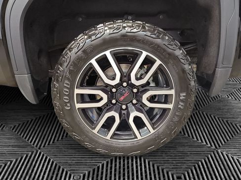 Used 2024 GMC Sierra 1500 AT4 w/ Technology Package AWD/4WD image 14