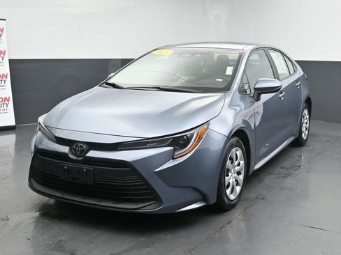 Used 2023 Toyota Corolla LE image 4