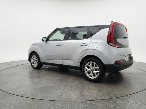 Used 2025 Kia Soul LX w/ LX Technology Package FWD image 6