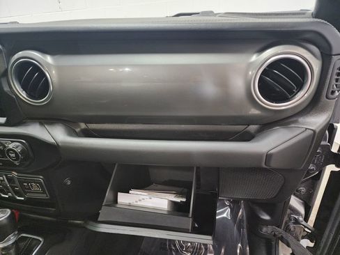 Used 2021 Jeep Wrangler Unlimited Sahara w/ Uconnect 4C Nav & Sound Group AWD/4WD image 30