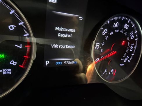 Used 2021 Toyota RAV4 XLE w/ Convenience Package AWD/4WD image 4