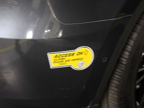 Used 2022 Tesla Model Y Long Range image 16