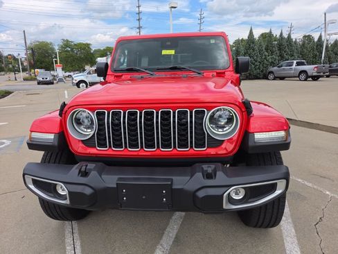 Certified 2025 Jeep Wrangler Unlimited Sahara w/ Safety Group AWD/4WD image 5