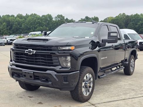 Used 2024 Chevrolet Silverado 2500 Custom w/ Custom Value Package AWD/4WD image 1