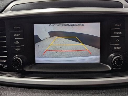 Used 2020 Kia Sorento LX image 19