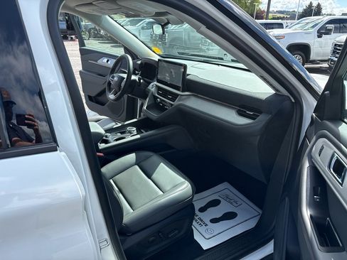 Used 2025 Ford Explorer Active w/ Active Comfort Package AWD/4WD image 27