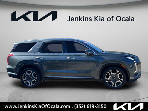 Used 2023 Hyundai Palisade Limited FWD image 2