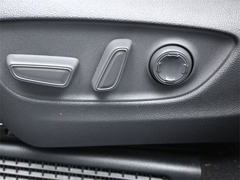 Used 2021 Toyota Sienna Limited image 31