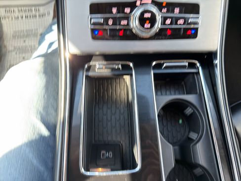 Used 2024 Lincoln Aviator AWD image 27