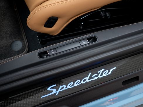 Certified 2019 Porsche 911 Speedster RWD image 17