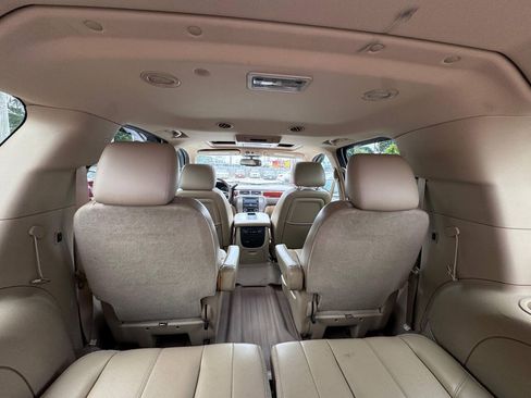 Used 2010 GMC Yukon XL SLT w/ SLT-2 Equipment Package AWD/4WD image 14