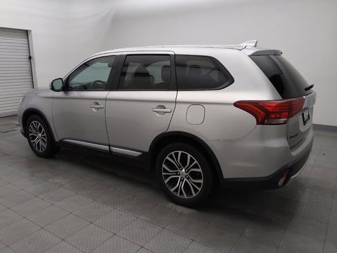 Used 2018 Mitsubishi Outlander SE image 3