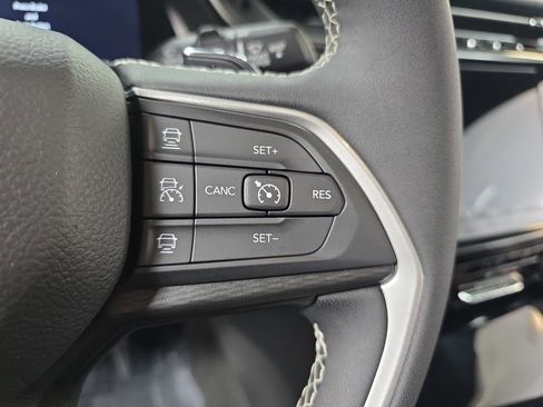 Used 2023 Jeep Grand Cherokee Altitude image 17