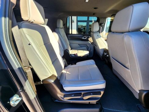 Used 2023 GMC Yukon XL SLT image 33