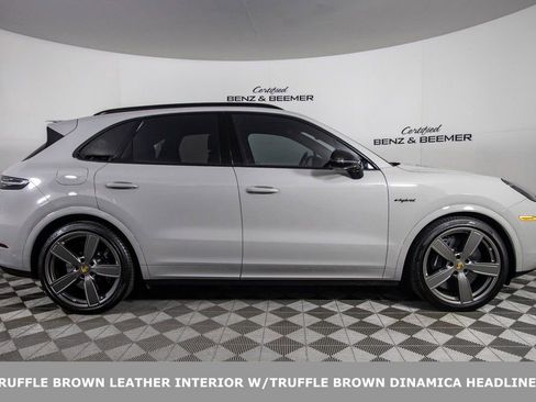 Used 2022 Porsche Cayenne Turbo S image 12