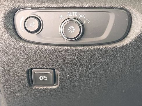 Used 2025 Chevrolet Blazer LT FWD image 20