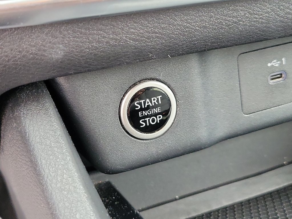 Used 2023 Nissan Rogue SV FWD image 30