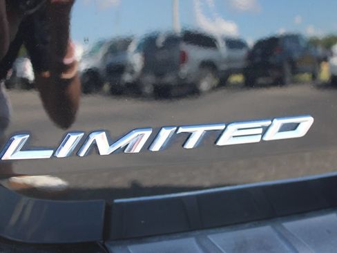 Used 2022 Ford Explorer Limited w/ Equipment Group 301A RWD image 16