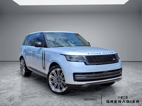 Used 2025 Land Rover Range Rover SE AWD/4WD image 1