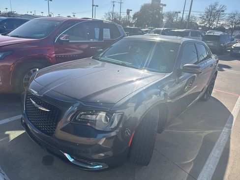 Used 2020 Chrysler 300 S image 2
