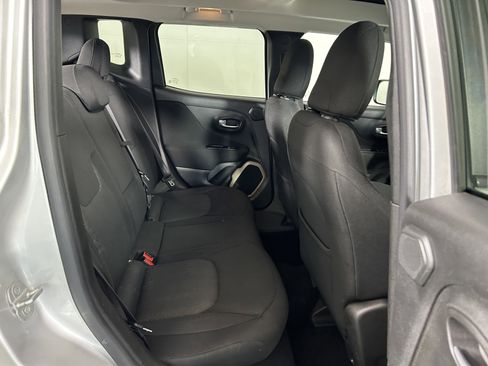 Used 2015 Jeep Renegade Latitude w/ Popular Equipment Group FWD image 25