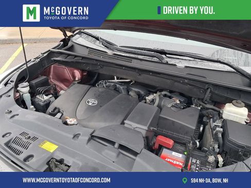 Used 2019 Toyota Highlander XLE image 11