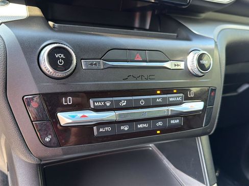 Used 2020 Ford Explorer XLT w/ Equipment Group 202A RWD image 26