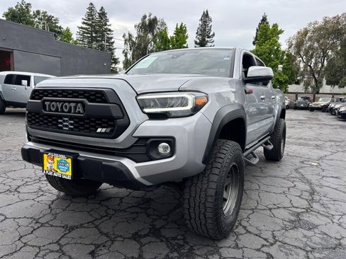 Used 2021 Toyota Tacoma TRD Off-Road w/ TRD Premium Off Road Package AWD/4WD image 8