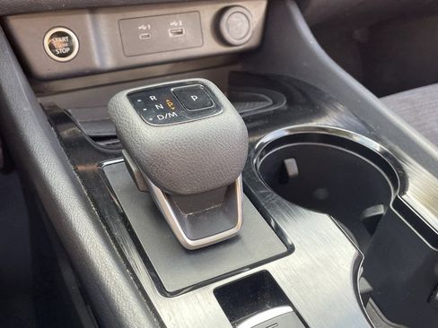 Used 2023 Nissan Rogue SV image 5