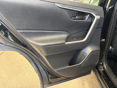 Used 2021 Toyota RAV4 LE image 17