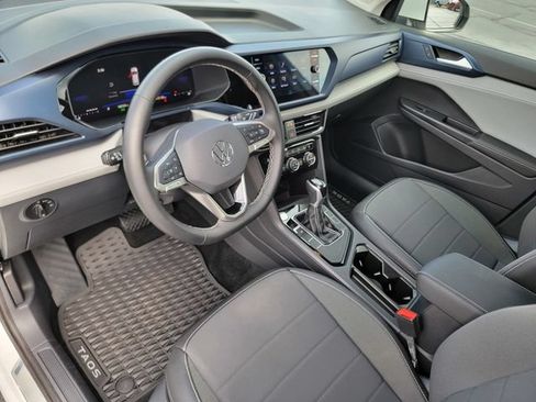 Used 2024 Volkswagen Taos SE FWD image 18
