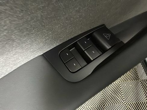Used 2026 Tesla Model Y 2WD image 9