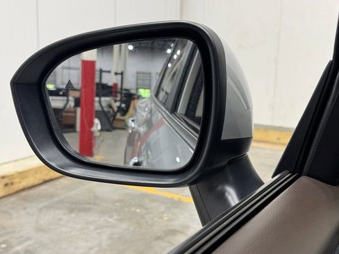 Used 2023 Nissan Rogue SV image 40