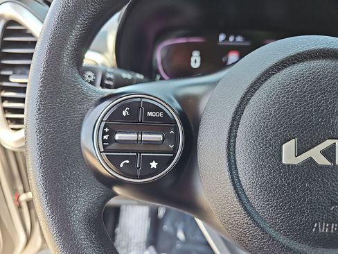 Used 2024 Kia Soul LX w/ Option Group 015 FWD image 16
