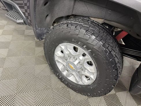 Used 2024 Chevrolet Silverado 2500 LT w/ Convenience Package image 11