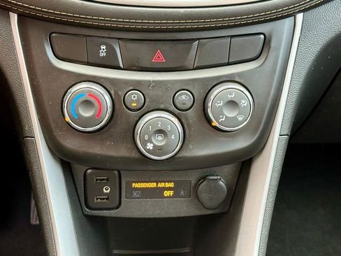 Used 2021 Chevrolet Trax LT FWD image 26